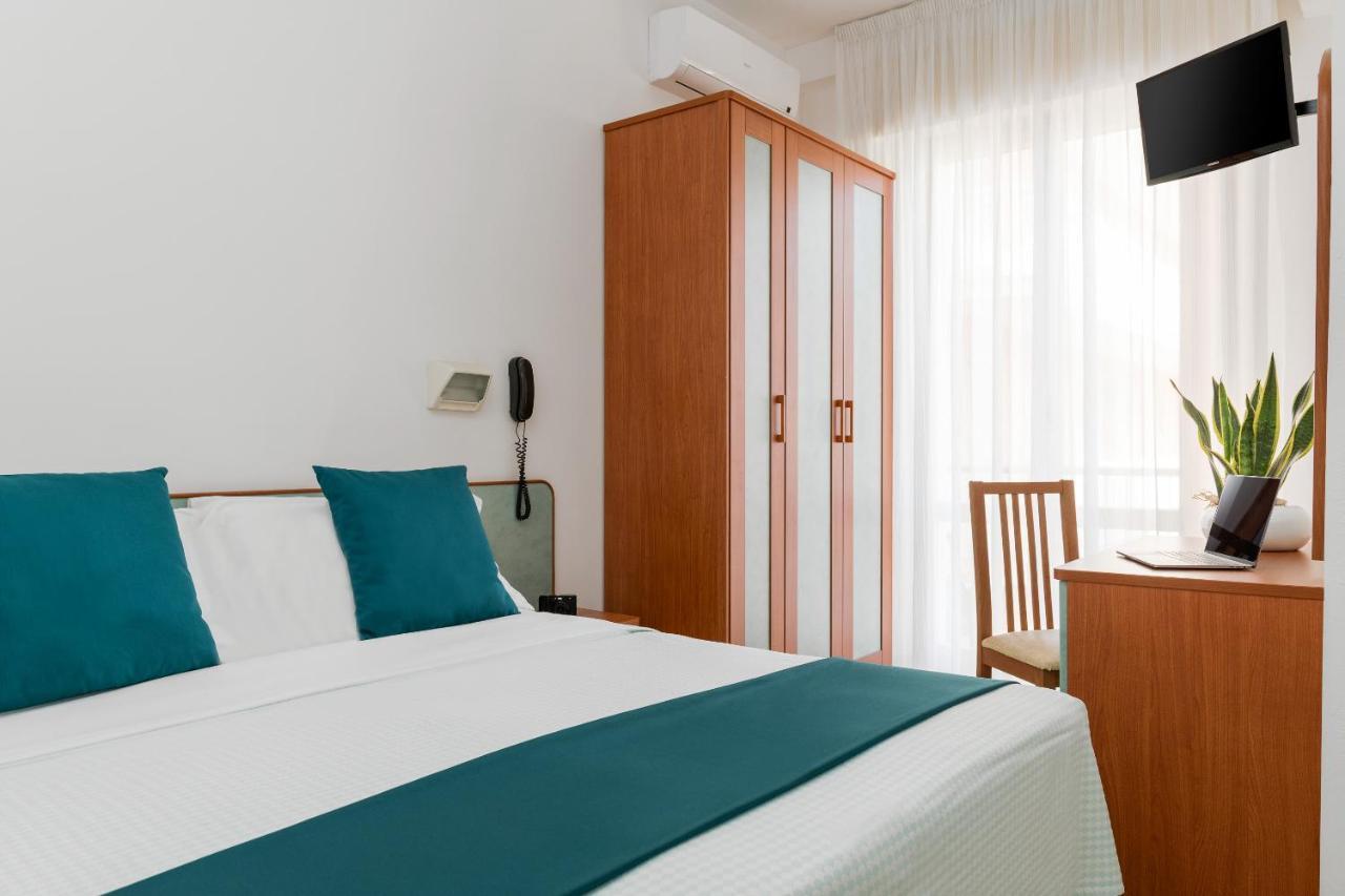 Hotel Très Jolie Rimini Esterno foto