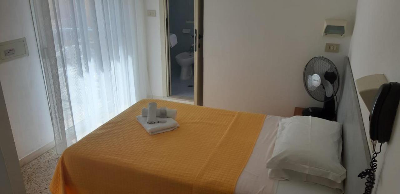 Hotel Très Jolie Rimini Esterno foto