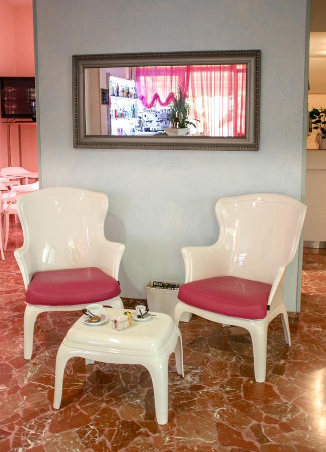 Hotel Très Jolie Rimini Esterno foto