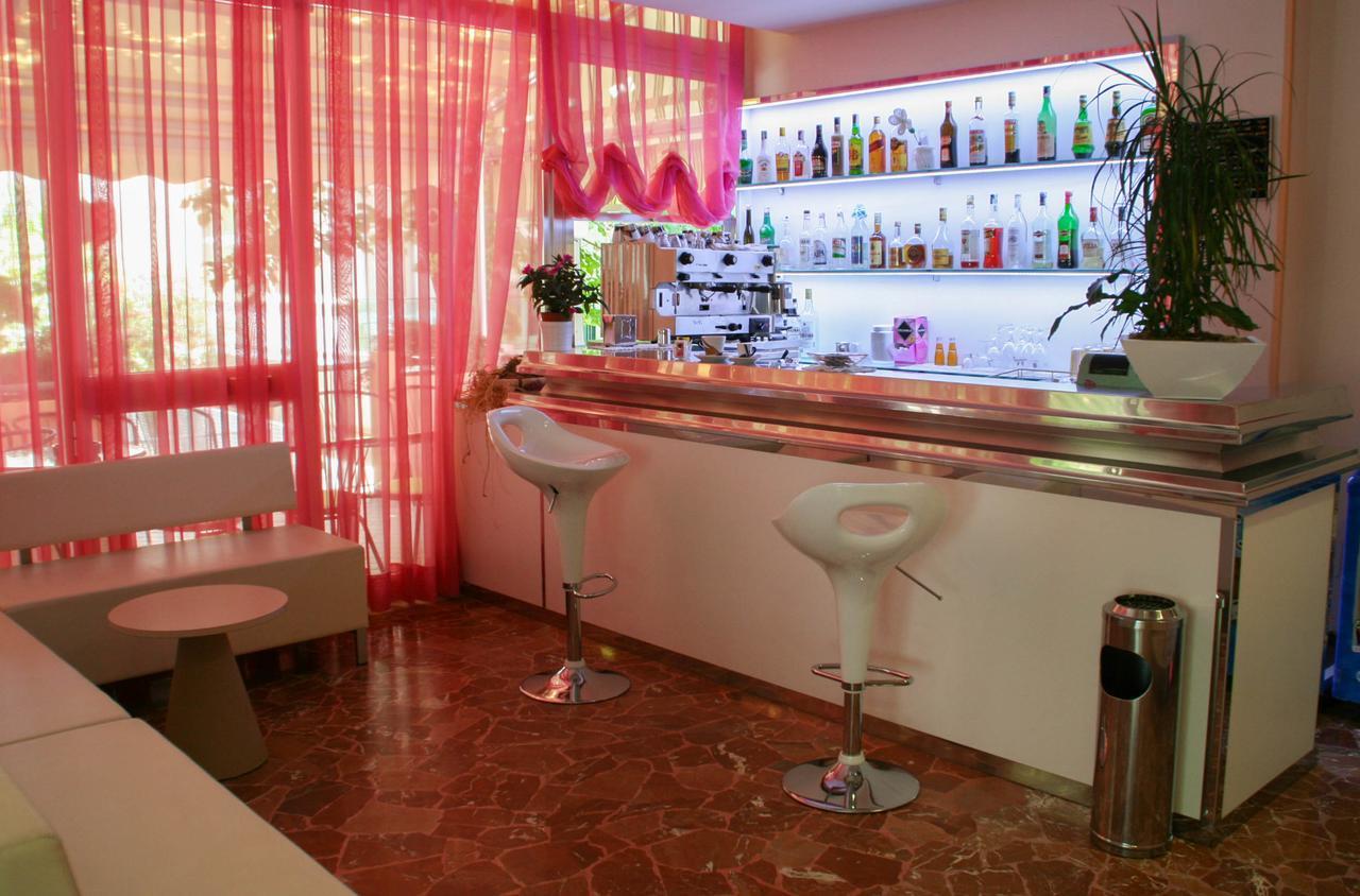Hotel Très Jolie Rimini Esterno foto
